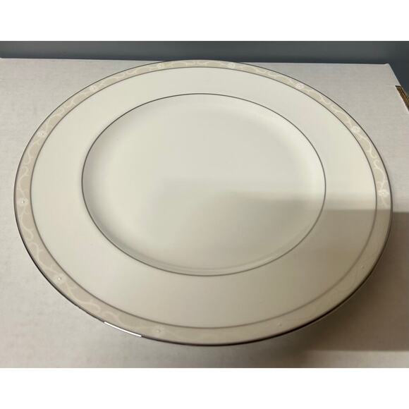 Wedgwood Icing 5 Piece Place Setting. kk433 - Picture 6 of 9